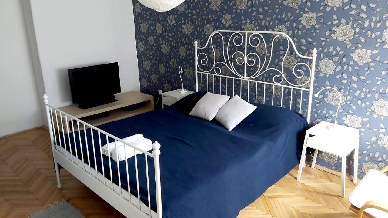 Eozin Apartman Pécs Buitenkant foto